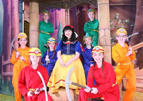 Meet The Cast Of Rhyls Snow White Pantomime For This Christmas North