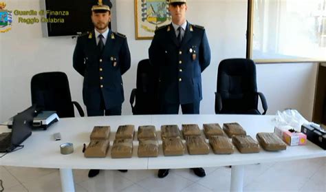 Gioia Tauro Sequestrati Kg Di Cocaina Gazzetta Del Sud