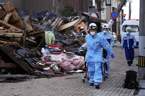 Ascienden a 126 los muertos por el seísmo de Japón y 200 personas