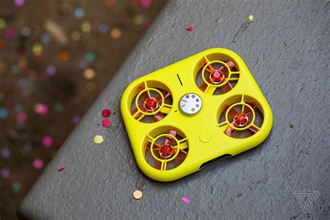 Snap Presentó A Pixy El Nuevo Dron Que Llega Para Ayudarte En Tus Fotos Y Videos De Snapchat