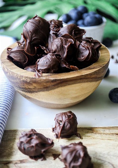 Dark Chocolate Covered Blueberries - Tipps in the Kitch