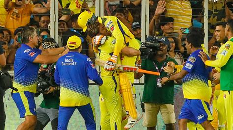 IPL 2023 Final: MS Dhoni Lifts Ravindra Jadeja In Joy During ...