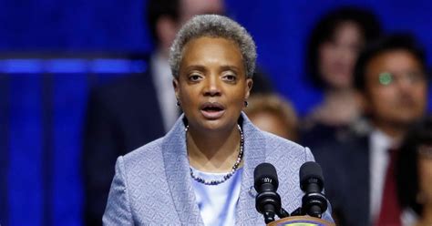 Chicagos New Mayor Lori Lightfoot Makes History As First Black Lgbtq Woman Mayor