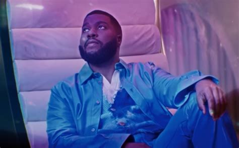 Khalid Apunta A La Galaxia Con Su Single Más Cuco Y Pop