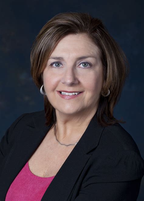 Photographer Donna Lere | Headshots women, Professional portrait