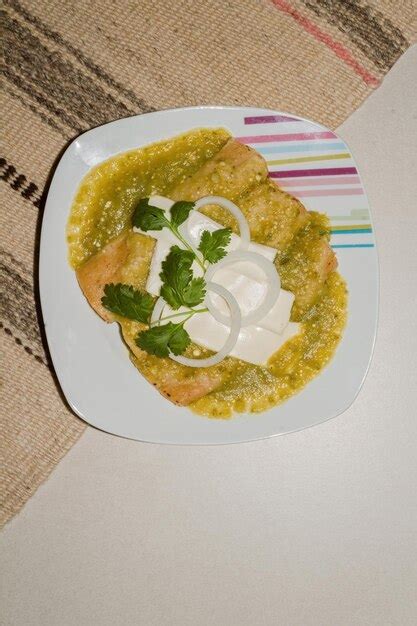 Enchiladas Verdes Mexicanas Frango Queijo Coentro E Cebola Foto