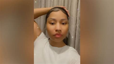 Nicki Minaj S No Makeup Natural Hair Selfie Leaves Fans Asking For