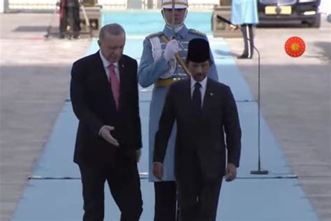 Brunei Sultanı Ankara da Ufuk Gazetesi