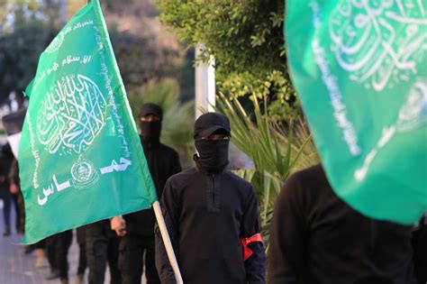 Hamas Fighters Wear ‘Lions Den’ Insignias in Gaza Parade - Palestine ...