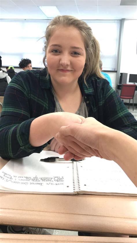 Babe Party Lips Twitter