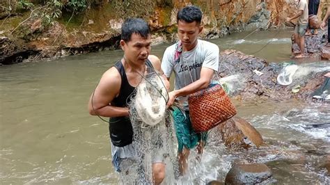 Fishing Net Video Amazing Man Gets Big Mahseer Gold Fis With Net In