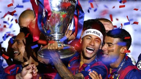 La FIFA censuro la frase 100 Jesús de la cinta que llevaba Neymar en