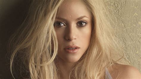 5045900 Shakira Cantante Ojos Cafés Colombiana Rubia Rostro