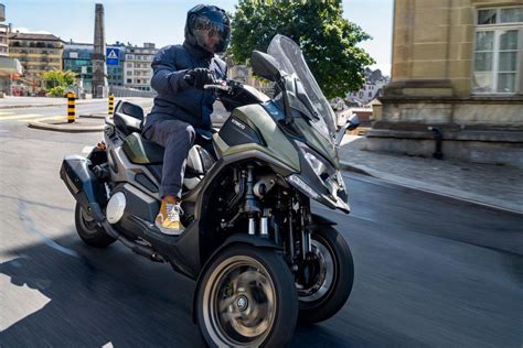 Novedades Kymco Ak Premium Y El Tres Ruedas Cv Moto Pro