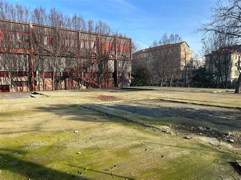 Area Parri Dopo La Demolizione Della Scuola Lo Spaccio Continua