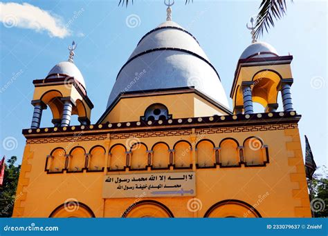 House Of Kalifa Bait Al Halifa Yellow Mausoleum With Light Blue Dome