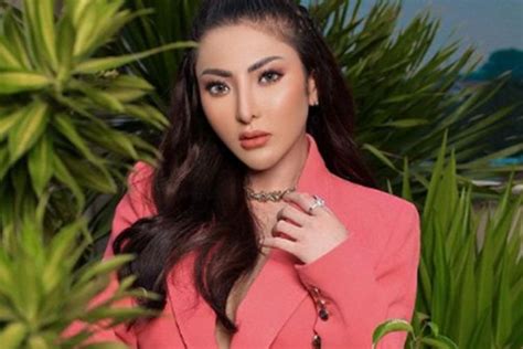 Profil Dan Biodata Ayu Aulia Model Seksi Yang Kepergok Dicium Mesra