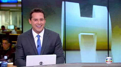 Dony De Nuccio Se Destaca Frente Do Jornal Hoje