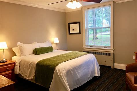 Resorts Ontario Rooms | Ontario | Sherwood Inn