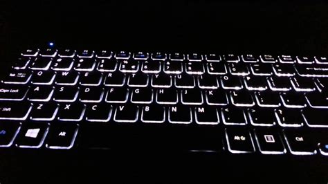 Cum să porniți cu ușurință luminile tastaturii laptopului pe multe modele