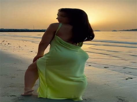 Nora Fatehi Hot Look On A Beach Goes Viral Looking Hot In A Neon Green