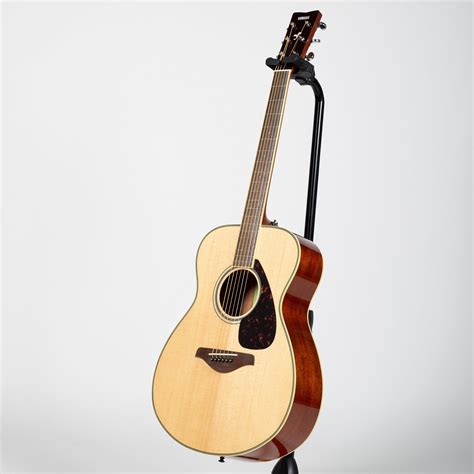 Yamaha Fs820 Small Body Acoustic Guitar Solid Spruce Top Acoustic Guitars Canada’s Music