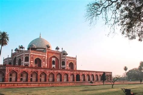 Discovering Delhi: 10 Must-Visit Iconic Attractions and Places to ...