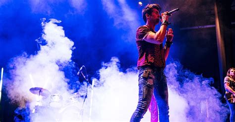 singer   world icons  musical excellence