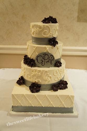 Wedding Cake Maroon