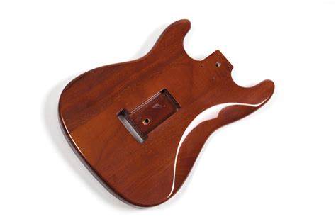 CUERPO STRATOCASTER DE CAOBA CON TAPA DE ARCE FLAMEADO MIEL SUNBURST