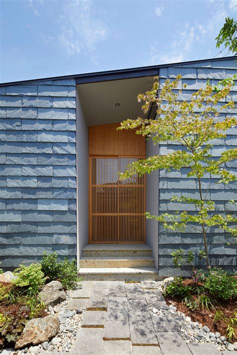 A Modern Japanese House With A Serene Courtyardinterior Design Ideas