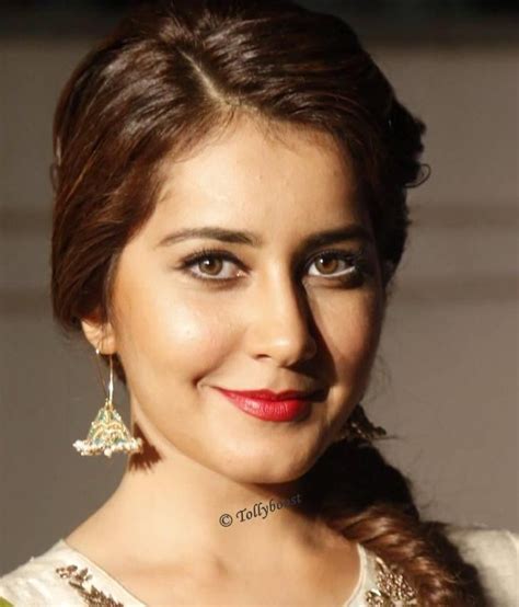 Indian Girl Actress Rashi Khanna Beautiful Eyes Earrings Face Closeup