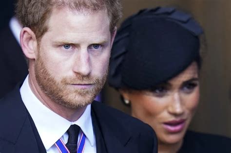 Quase Catástrofe Harry E Meghan São Perseguidos Por Paparazzi Em Nova York