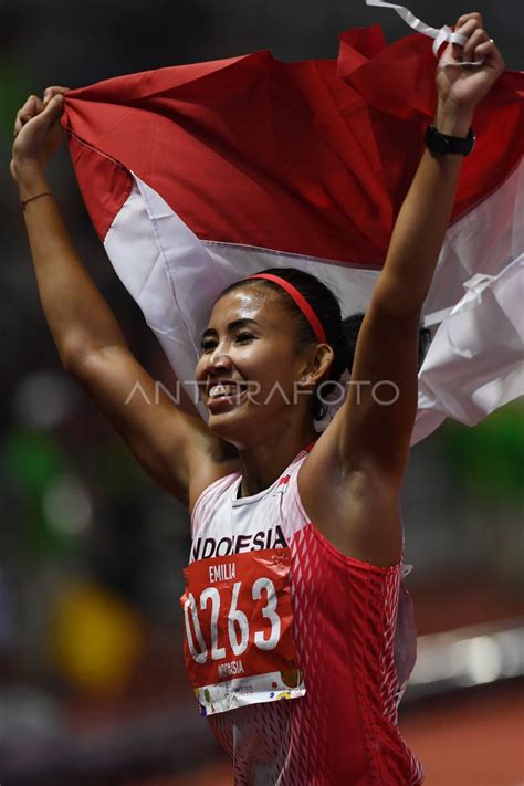 MEDALI EMAS LARI GAWANG 100 METER PUTRI ANTARA Foto