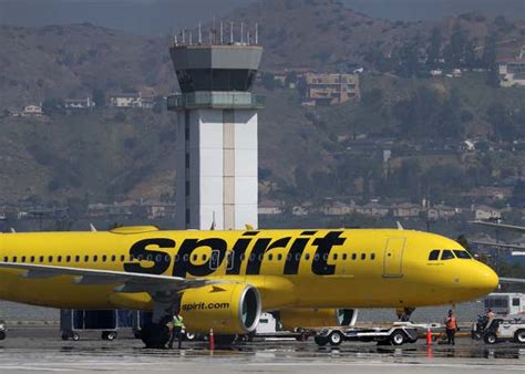 Spirit Airlines nears bankruptcy, and the stock plunges 57%