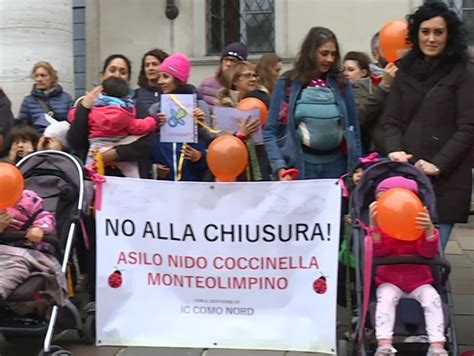 Chiusura Degli Asili Nido Di Como Flash Mob Delle Famiglie E Raccolta