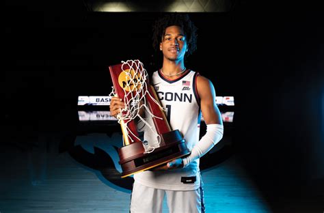 UConn Freshman Stephon Castle on Jerry West Award Watch List