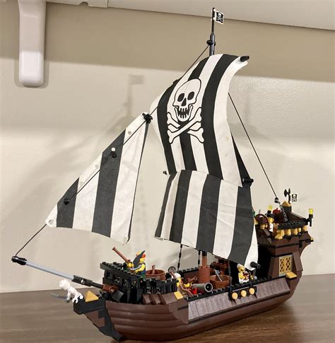 Pirate ship MOC : r/lego