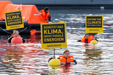 Greenpeace Aktive Protestieren In Kieler Förde Für Klimaschutz Statt