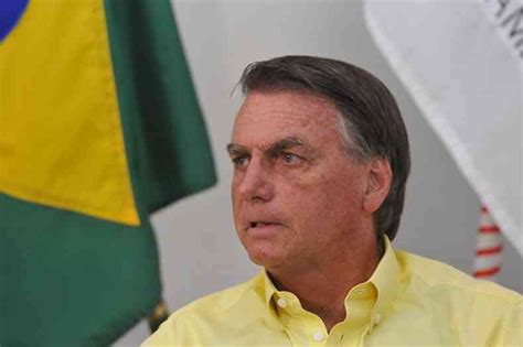 Cartão corporativo em um único dia Bolsonaro gastou R 55 mil em