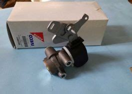 Rear Brake Regulator Valve Original Iveco Daily 500329931 020413137