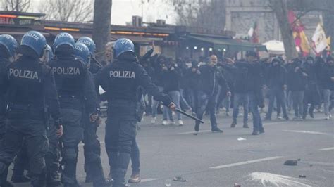 Lazio Roma Tensione Tra Tifosi La Polizia Riporta L Ordine LA