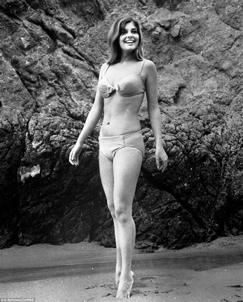 20 Sexy Greta Garbo Bikini Pics