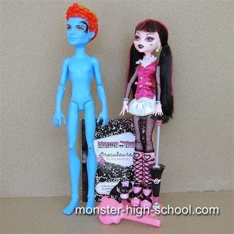 Wave Draculaura And Naked Holt Hyde Dolls