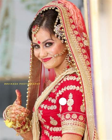 Bridal Pose Indian Wedding Couple Photography Indian Wedding Poses Indian Bride Photography