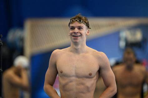 Léon Marchand ses aspirations professionnelles au delà de la natation