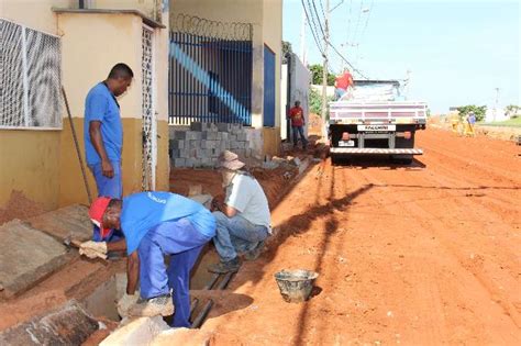 Prefeitura segue a preparação de ruas para pavimentação na Vila