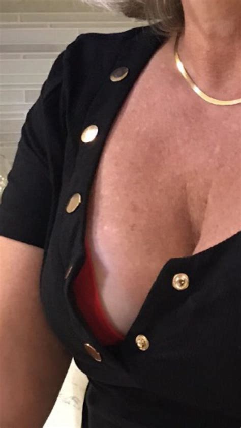 love   wife shows     cut top scrolller