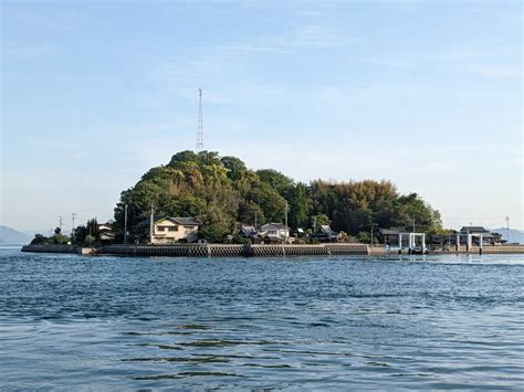 来島群島② 村上水軍の城跡残る『来島くるしま』（今治市／芸予諸島） シマグニノシマタビ