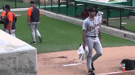 Justin Verlander Greeted By Angels Fans Youtube